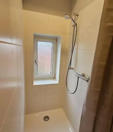 3 Balkon Möbliertes Apartment