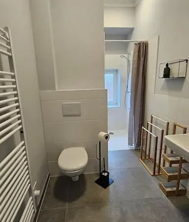 3 Balkon Möbliertes Apartment