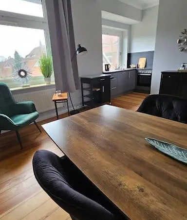 3 Balkon Möbliertes