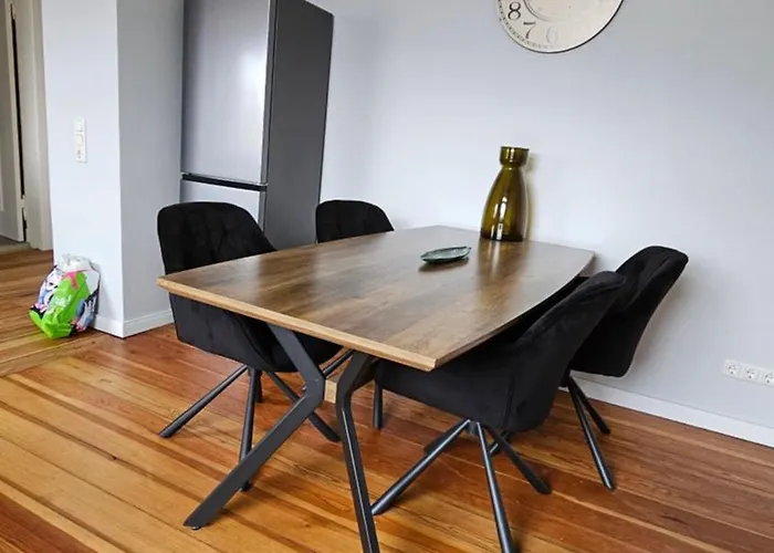 3 Balkon Moebliertes *