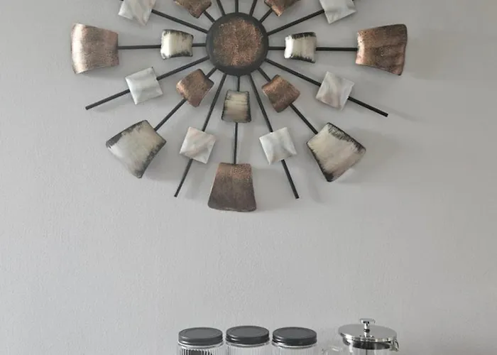 3 Balkon Moebliertes * ברונסבוטל